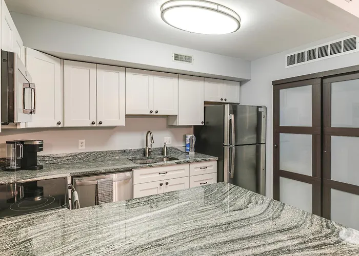 Walk To Beach: Newly Remodeled In Ocean Holiday home *